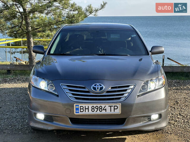 Сірий Тойота Камрі, об'ємом двигуна 2.4 л та пробігом 271 тис. км за 8990 $, фото 1 на Automoto.ua