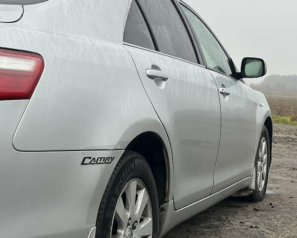 Сірий Тойота Камрі, об'ємом двигуна 3.46 л та пробігом 363 тис. км за 7999 $, фото 19 на Automoto.ua