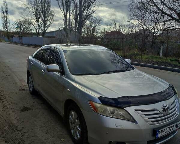 Серый Тойота Камри, объемом двигателя 2.36 л и пробегом 247 тыс. км за 10500 $, фото 1 на Automoto.ua