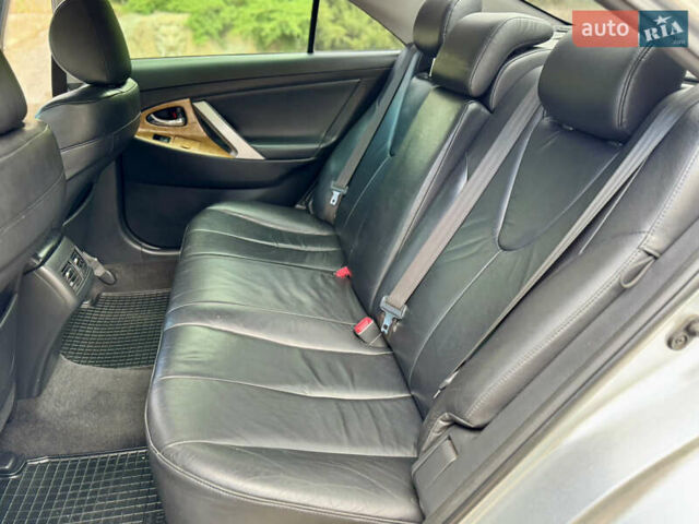 Сірий Тойота Камрі, об'ємом двигуна 3.5 л та пробігом 246 тис. км за 8300 $, фото 22 на Automoto.ua