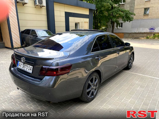 Серый Тойота Камри, объемом двигателя 2.4 л и пробегом 270 тыс. км за 4500 $, фото 4 на Automoto.ua