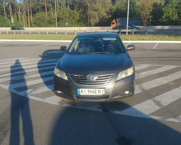 Серый Тойота Камри, объемом двигателя 2.36 л и пробегом 352 тыс. км за 8000 $, фото 4 на Automoto.ua