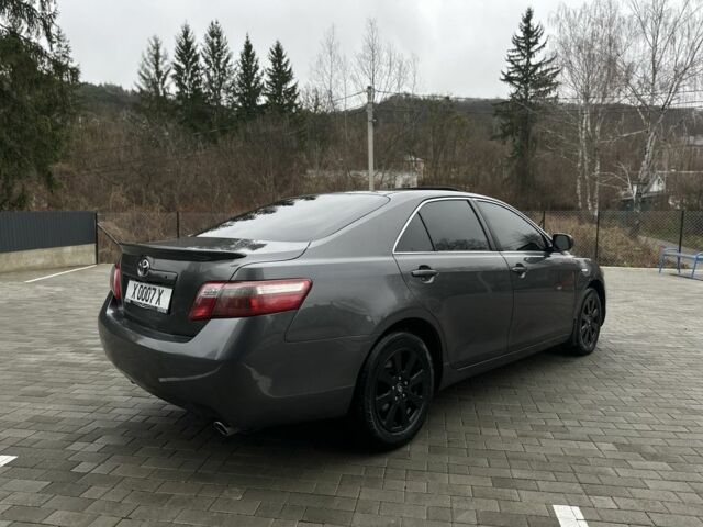 Серый Тойота Камри, объемом двигателя 2.4 л и пробегом 350 тыс. км за 6500 $, фото 4 на Automoto.ua