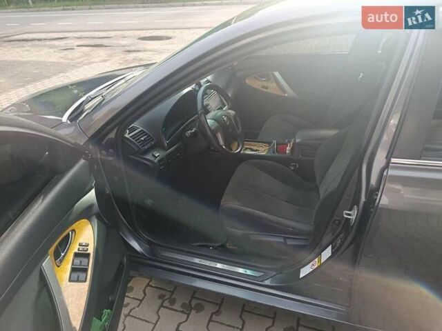 Сірий Тойота Камрі, об'ємом двигуна 2.36 л та пробігом 282 тис. км за 8600 $, фото 30 на Automoto.ua