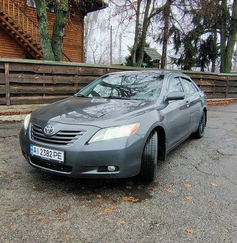 Серый Тойота Камри, объемом двигателя 2.4 л и пробегом 436 тыс. км за 8500 $, фото 3 на Automoto.ua
