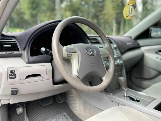 Серый Тойота Камри, объемом двигателя 2.4 л и пробегом 307 тыс. км за 7200 $, фото 12 на Automoto.ua