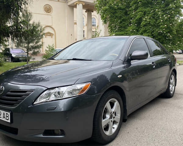 Сірий Тойота Камрі, об'ємом двигуна 3.5 л та пробігом 231 тис. км за 8000 $, фото 2 на Automoto.ua