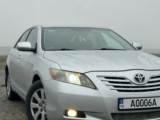 Сірий Тойота Камрі, об'ємом двигуна 3.5 л та пробігом 363 тис. км за 7999 $, фото 1 на Automoto.ua