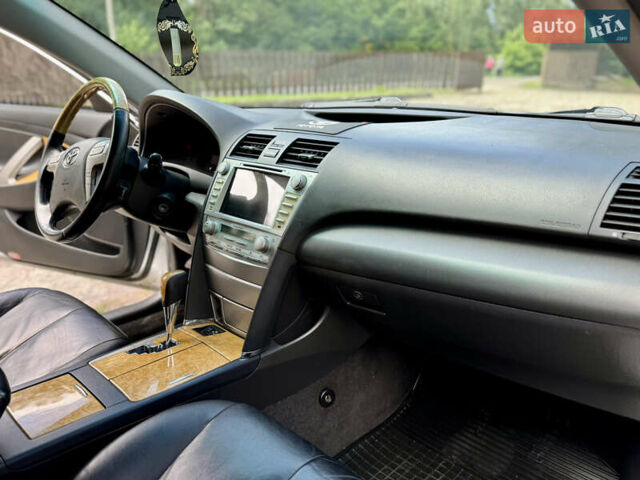 Сірий Тойота Камрі, об'ємом двигуна 3.5 л та пробігом 246 тис. км за 8300 $, фото 16 на Automoto.ua
