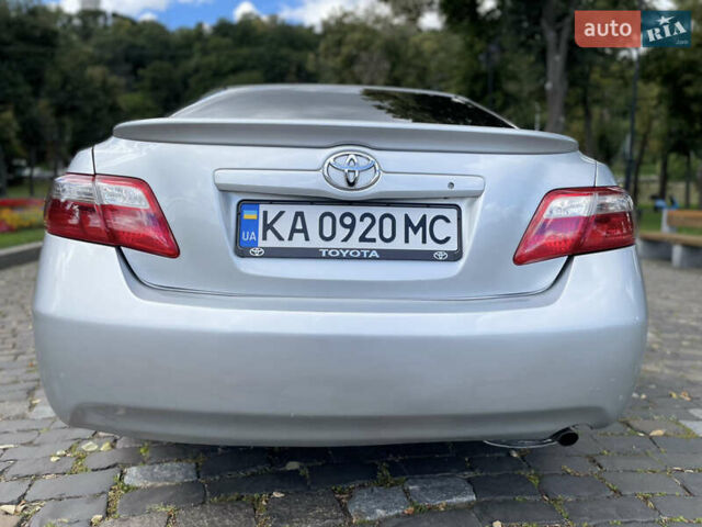 Сірий Тойота Камрі, об'ємом двигуна 2.36 л та пробігом 307 тис. км за 7200 $, фото 8 на Automoto.ua