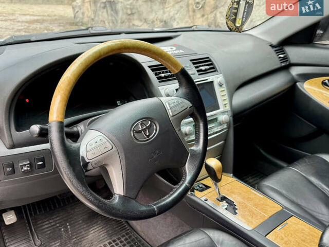 Сірий Тойота Камрі, об'ємом двигуна 3.5 л та пробігом 246 тис. км за 8300 $, фото 12 на Automoto.ua