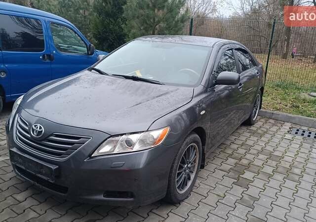 Серый Тойота Камри, объемом двигателя 3.46 л и пробегом 338 тыс. км за 6300 $, фото 2 на Automoto.ua