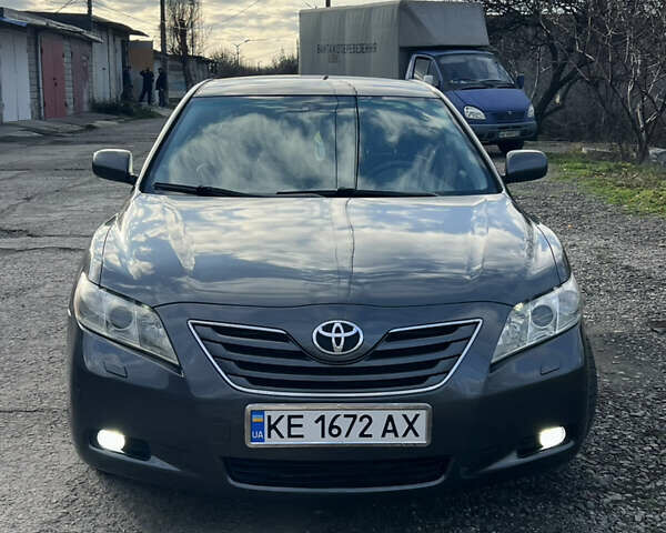 Серый Тойота Камри, объемом двигателя 3.5 л и пробегом 293 тыс. км за 7600 $, фото 2 на Automoto.ua