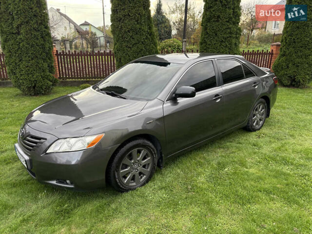 Сірий Тойота Камрі, об'ємом двигуна 2.4 л та пробігом 300 тис. км за 7700 $, фото 6 на Automoto.ua