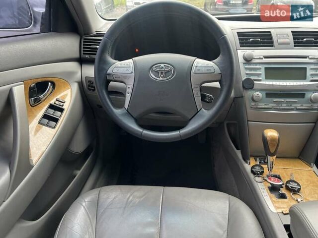 Тойота Камри 2007 в Киеве на Automoto.ua Серый Тойота Камри, объемом двигателя 2.4 л и пробегом 210 тыс. км за 7999 $, фото 7 на Automoto.ua