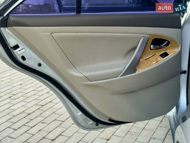Серый Тойота Камри, объемом двигателя 2.36 л и пробегом 221 тыс. км за 7999 $, фото 41 на Automoto.ua