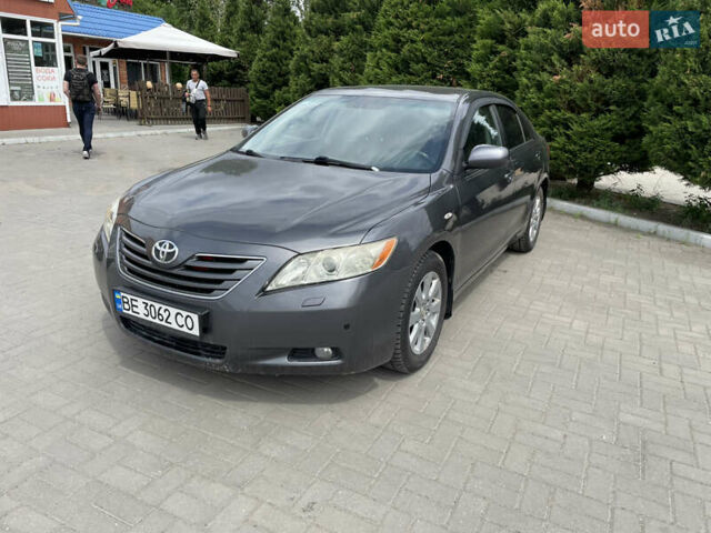 Серый Тойота Камри, объемом двигателя 2.36 л и пробегом 299 тыс. км за 7700 $, фото 4 на Automoto.ua