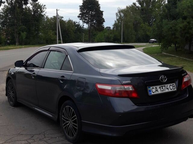 Серый Тойота Камри, объемом двигателя 2.4 л и пробегом 270 тыс. км за 8900 $, фото 2 на Automoto.ua
