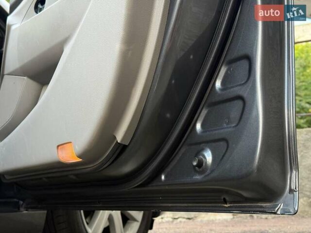 Сірий Тойота Камрі, об'ємом двигуна 2.4 л та пробігом 372 тис. км за 8200 $, фото 11 на Automoto.ua