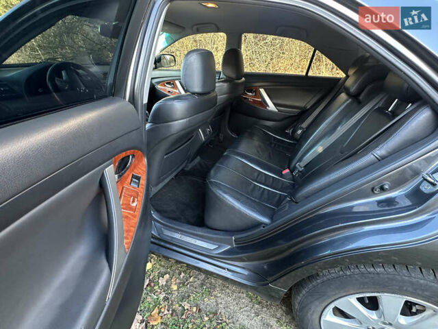 Серый Тойота Камри, объемом двигателя 3.46 л и пробегом 262 тыс. км за 9300 $, фото 16 на Automoto.ua