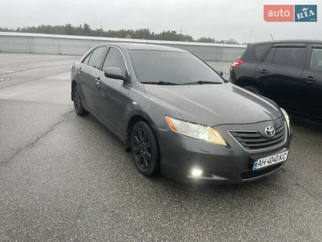 Серый Тойота Камри, объемом двигателя 2.36 л и пробегом 283 тыс. км за 8500 $, фото 2 на Automoto.ua