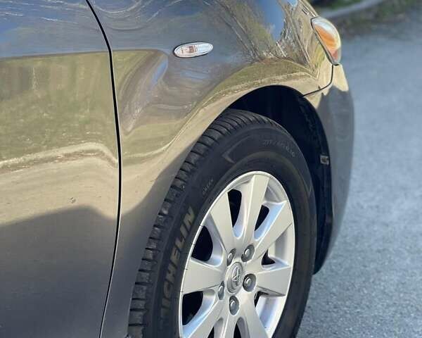 Сірий Тойота Камрі, об'ємом двигуна 2.4 л та пробігом 260 тис. км за 8700 $, фото 9 на Automoto.ua