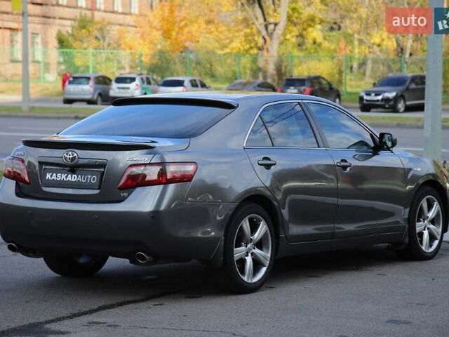 Серый Тойота Камри, объемом двигателя 3.5 л и пробегом 231 тыс. км за 10000 $, фото 5 на Automoto.ua