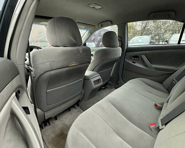 Сірий Тойота Камрі, об'ємом двигуна 2.36 л та пробігом 192 тис. км за 7650 $, фото 9 на Automoto.ua