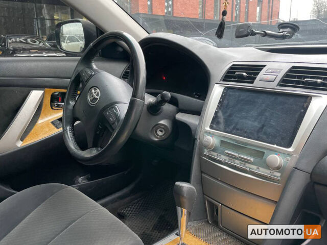 Серый Тойота Камри, объемом двигателя 2.4 л и пробегом 315 тыс. км за 8300 $, фото 13 на Automoto.ua