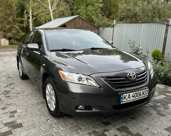 Серый Тойота Камри, объемом двигателя 2.4 л и пробегом 220 тыс. км за 8700 $, фото 10 на Automoto.ua