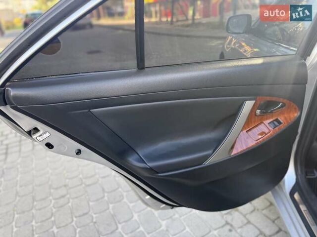 Серый Тойота Камри, объемом двигателя 3.46 л и пробегом 320 тыс. км за 7200 $, фото 17 на Automoto.ua