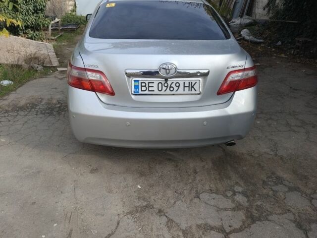 Серый Тойота Камри, объемом двигателя 2.4 л и пробегом 286 тыс. км за 8700 $, фото 1 на Automoto.ua