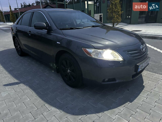 Сірий Тойота Камрі, об'ємом двигуна 2.4 л та пробігом 270 тис. км за 8200 $, фото 2 на Automoto.ua