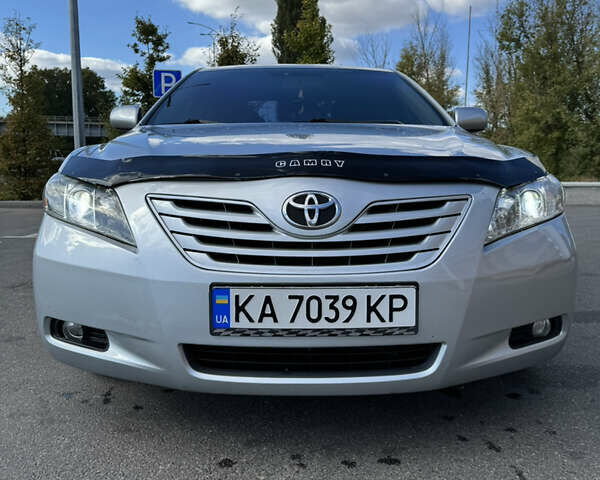 Сірий Тойота Камрі, об'ємом двигуна 2.4 л та пробігом 225 тис. км за 6999 $, фото 4 на Automoto.ua