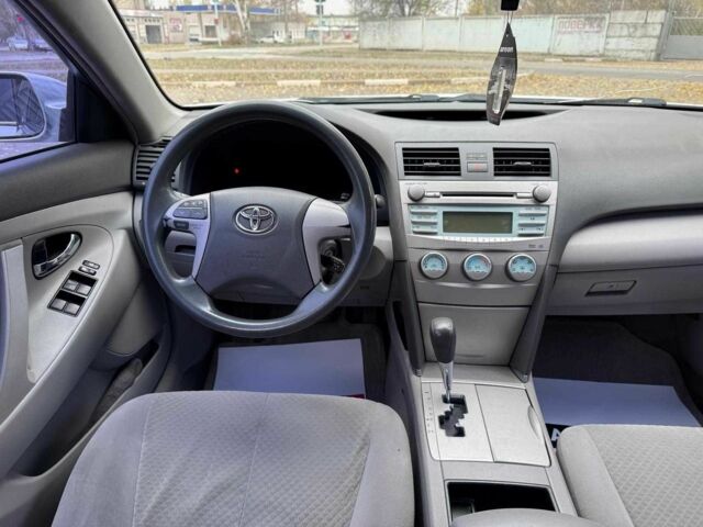 Серый Тойота Камри, объемом двигателя 2.4 л и пробегом 225 тыс. км за 7490 $, фото 15 на Automoto.ua