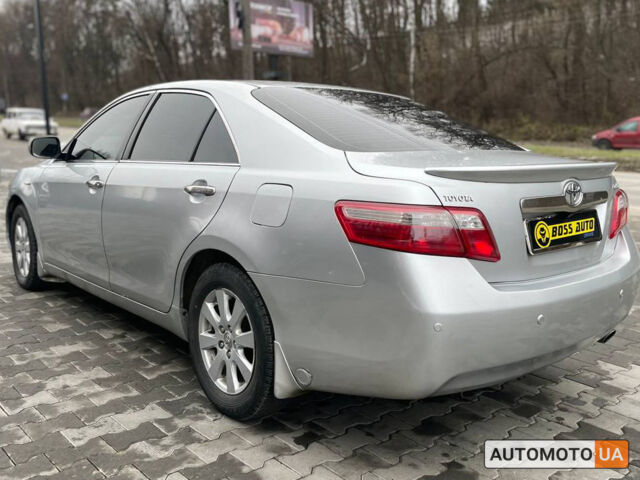 Серый Тойота Камри, объемом двигателя 2.4 л и пробегом 315 тыс. км за 8300 $, фото 3 на Automoto.ua