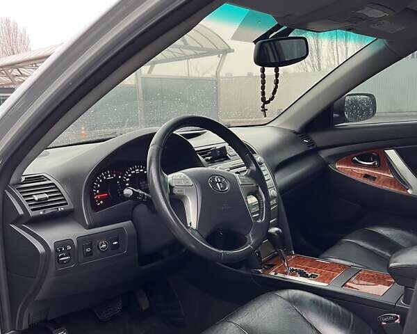 Серый Тойота Камри, объемом двигателя 2.36 л и пробегом 314 тыс. км за 7000 $, фото 12 на Automoto.ua