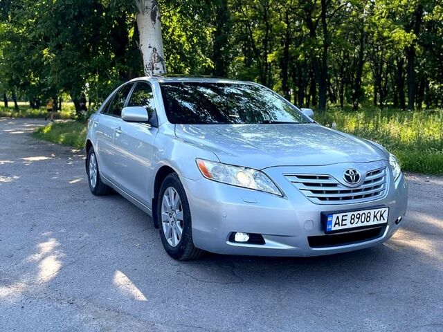 Серый Тойота Камри, объемом двигателя 2.4 л и пробегом 275 тыс. км за 9500 $, фото 5 на Automoto.ua
