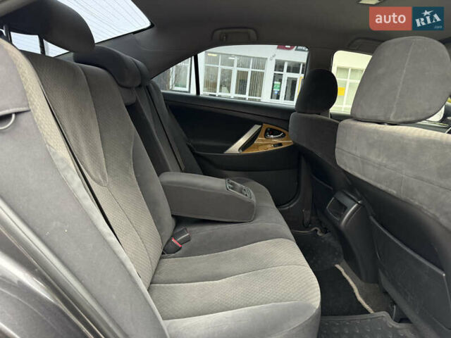 Серый Тойота Камри, объемом двигателя 2.4 л и пробегом 262 тыс. км за 6999 $, фото 28 на Automoto.ua