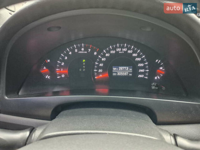 Серый Тойота Камри, объемом двигателя 3.46 л и пробегом 305 тыс. км за 8500 $, фото 20 на Automoto.ua