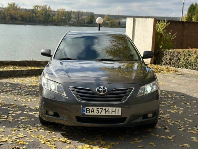 Тойота Камрі 2007 у Кропивницькому (Кіровограді) на Automoto.ua Сірий Тойота Камрі, об'ємом двигуна 3.5 л та пробігом 320 тис. км за 8500 $, фото 2 на Automoto.ua