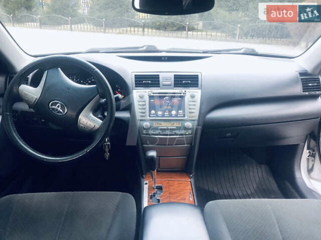 Серый Тойота Камри, объемом двигателя 2.36 л и пробегом 221 тыс. км за 8499 $, фото 5 на Automoto.ua