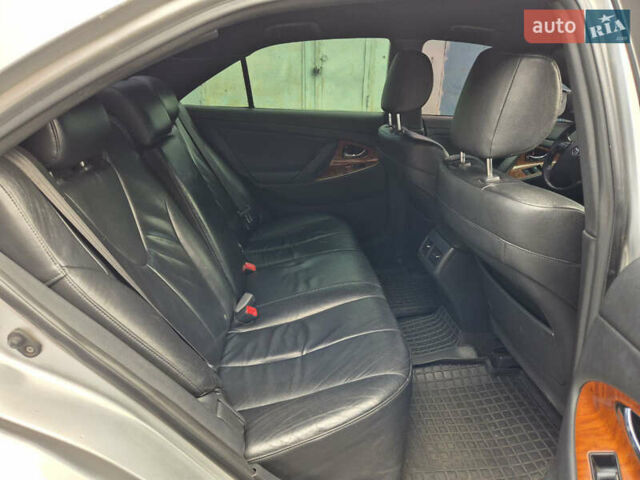 Серый Тойота Камри, объемом двигателя 3.46 л и пробегом 305 тыс. км за 8500 $, фото 14 на Automoto.ua