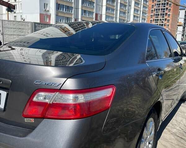Сірий Тойота Камрі, об'ємом двигуна 2.4 л та пробігом 260 тис. км за 8700 $, фото 5 на Automoto.ua