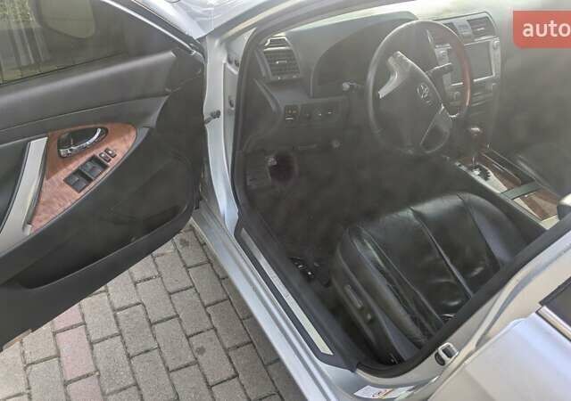 Серый Тойота Камри, объемом двигателя 3.5 л и пробегом 243 тыс. км за 8700 $, фото 2 на Automoto.ua