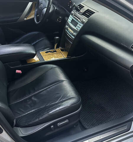 Тойота Камри 2007 в Киеве на Automoto.ua Серый Тойота Камри, объемом двигателя 2.4 л и пробегом 157 тыс. км за 10999 $, фото 9 на Automoto.ua