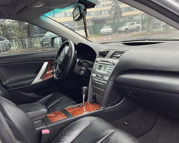 Серый Тойота Камри, объемом двигателя 2.36 л и пробегом 314 тыс. км за 7000 $, фото 9 на Automoto.ua