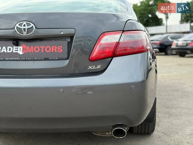 Серый Тойота Камри, объемом двигателя 3.46 л и пробегом 285 тыс. км за 8690 $, фото 6 на Automoto.ua