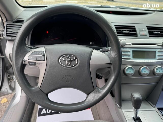 Серый Тойота Камри, объемом двигателя 2.4 л и пробегом 225 тыс. км за 7490 $, фото 20 на Automoto.ua