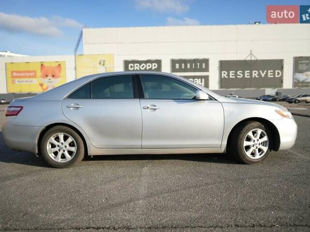 Серый Тойота Камри, объемом двигателя 3.46 л и пробегом 428 тыс. км за 10000 $, фото 3 на Automoto.ua